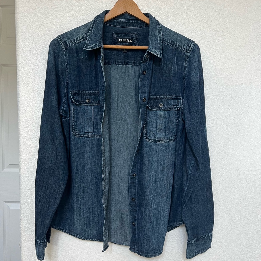 Express Denim Shirt Womens Medium Chambray Roll Sleeve Flap Pockets Distressed